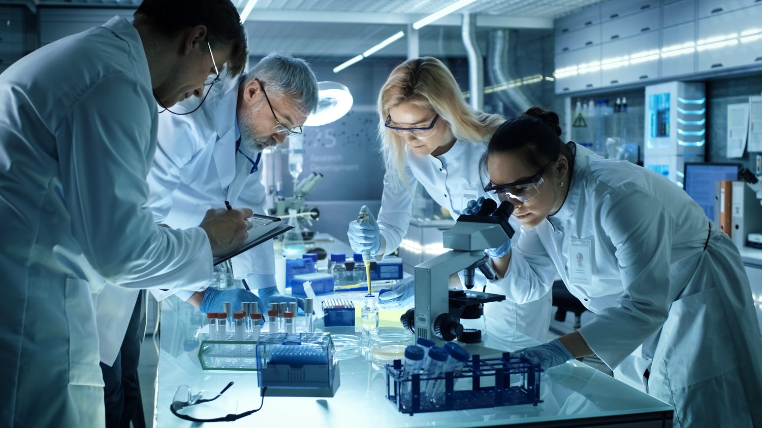 Scientists working in a diagnostic laboratory